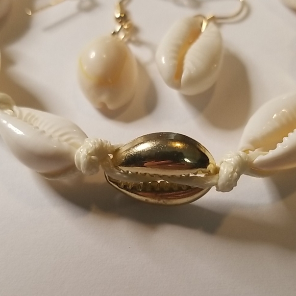 3 for $15 Cowrie Bracelet & Earrings Set - Picture 2 of 2